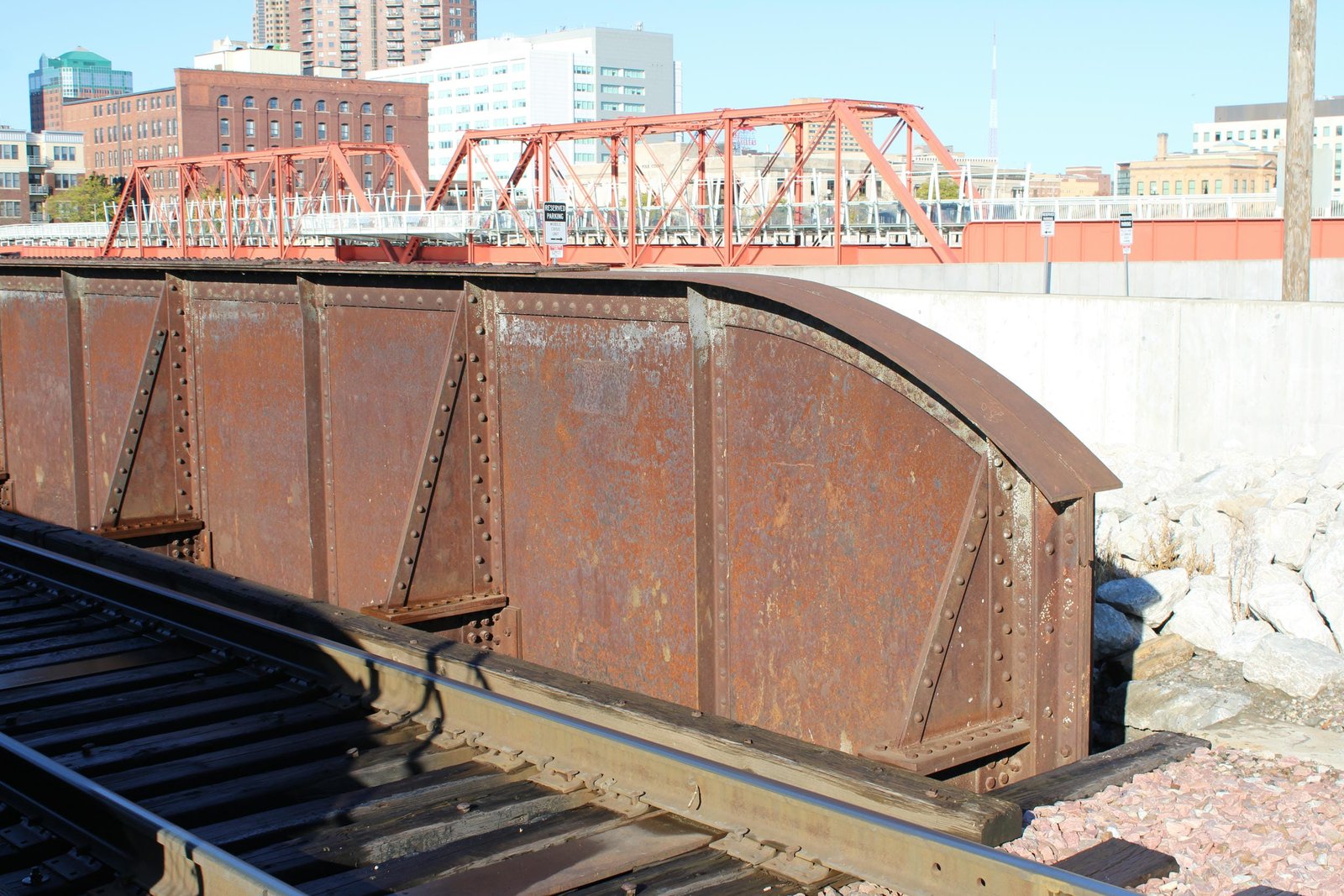 Girder end